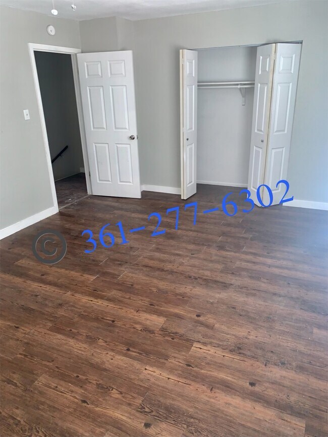 1905 N Ben Wilson St unit 10, Victoria, TX 77901 - photo 5