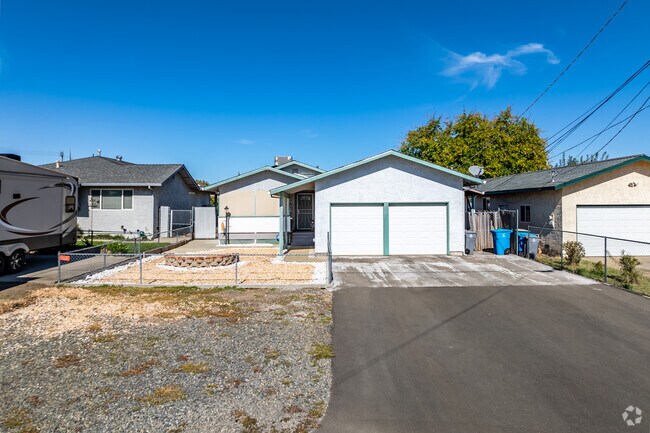 Homes with two door garages are common in Thermalito.