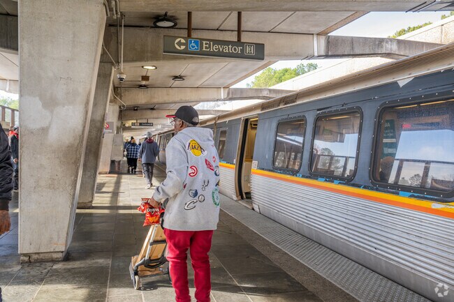 The Hamilton E. Holmes MARTA station is nearby for easy acces to other parts of Atlanta.