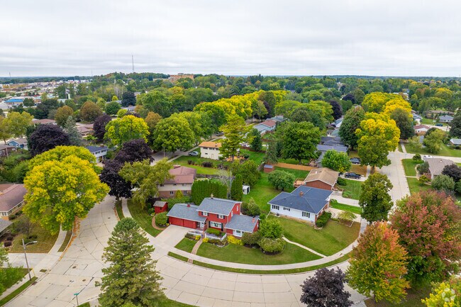 Wildwood neighborhood borders the Sheboygan River and local parks.