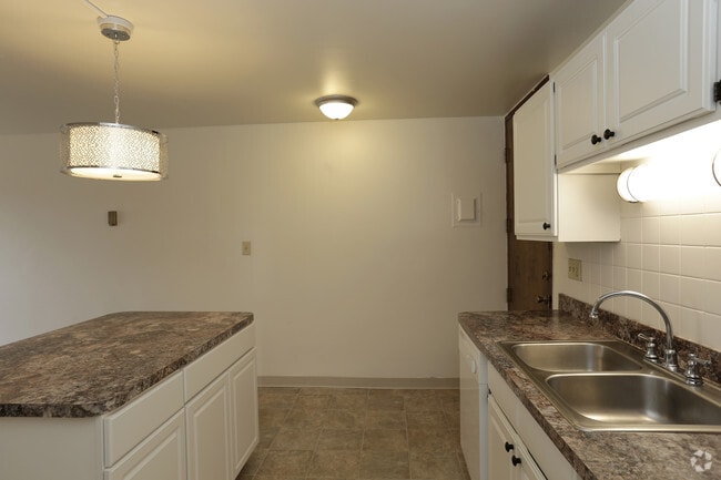 The Highland Square, Akron, OH 44303 - photo 7