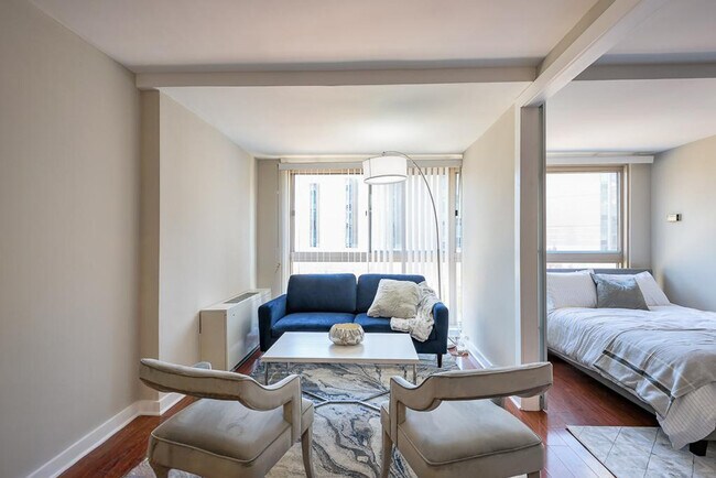 Jefferson House unit ID385P, Washington, DC 20037 - photo 2