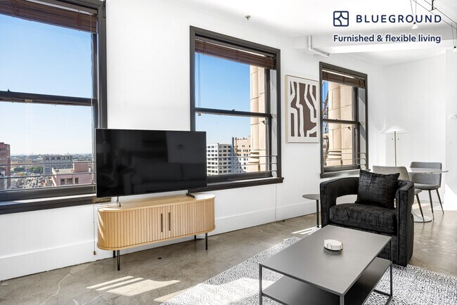 810 S Spring St unit FL11-ID1359, Los Angeles, CA 90014 - photo 2