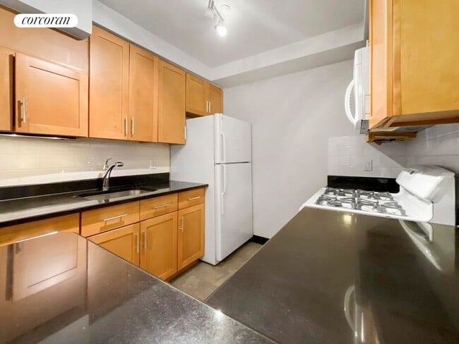 1405 5th Ave, New York, NY 10029 - photo 3