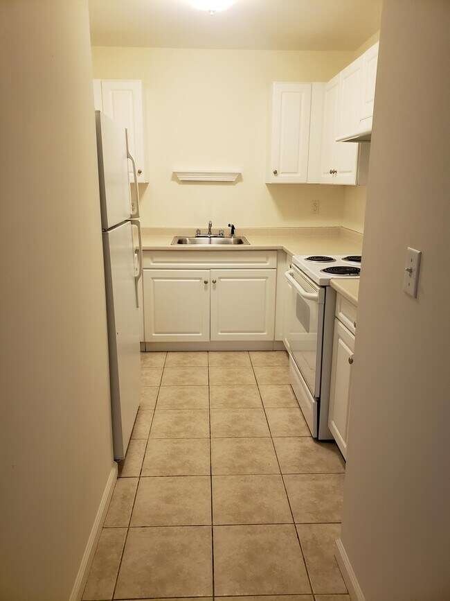 Tuscan Villa, North Haven, CT 06473 - photo 5