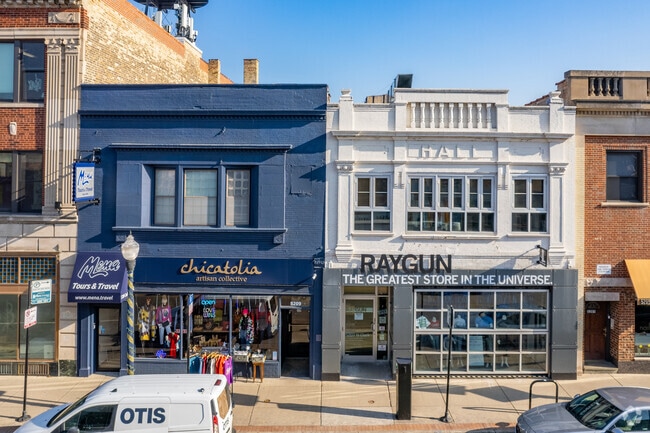 You can find many boutique shops along Clark Street.