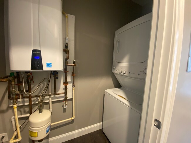 4945 Washington St unit 107, Boston, MA 02132 - photo 7