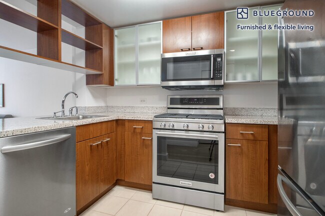 130 W 15th St unit FL6-ID1385, New York, NY 10011 - photo 7