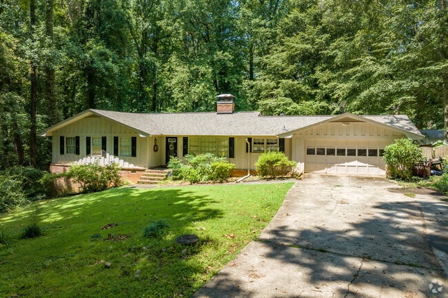 Ranch homes are very popular in the Stone Mountain neighborhood.