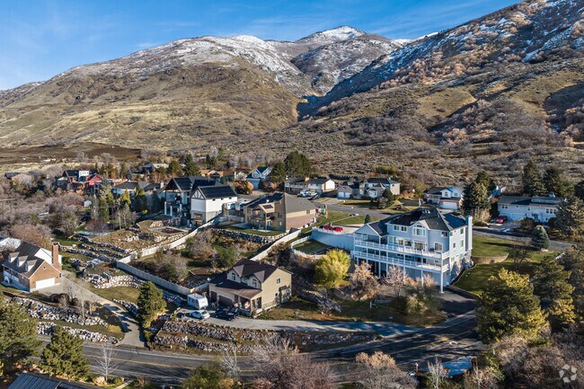 Fruit Heights features large custom homes built at the foot of the mountains.