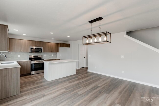 9218 W White Jasmine Ct, Nampa, ID 83687 - photo 6