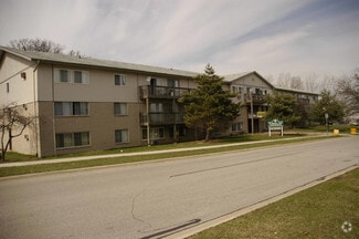 550 Deepwoods Dr, Mundelein, IL 60060