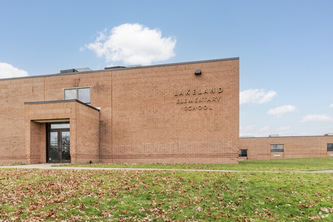 Lakeland Elementary School in Scott, PA serves 427 students in grades K-6.