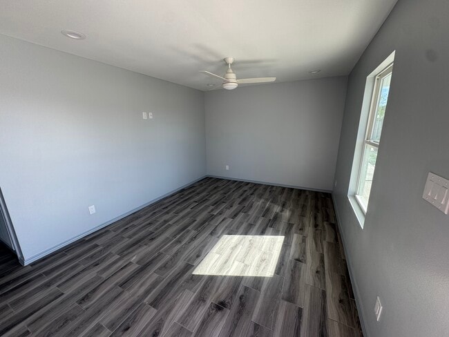 21 Dunlap St unit B, Brownsville, TX 78521 - photo 2