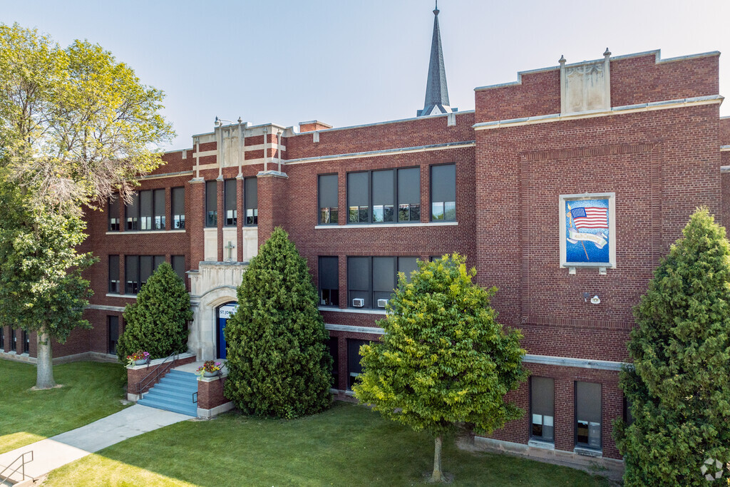 The St John Nepomucene Catholic School has been serving it's community since 1844.