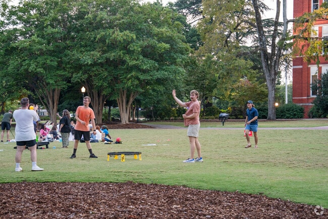 Many students and staff of Auburn University live in Cary Woods.