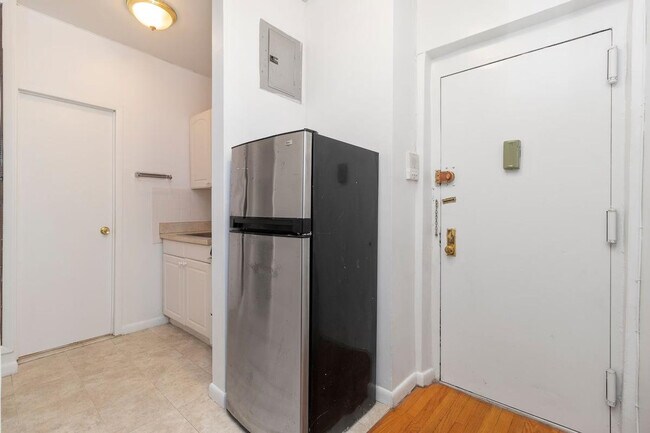 329 E 94th St unit ID1032023P, New York, NY 10128 - photo 7