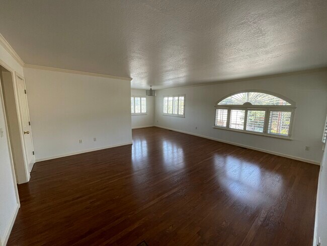 108 Powell Ave unit B, Healdsburg, CA 95448 - photo 2