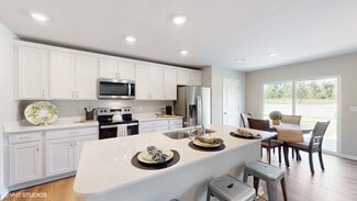 2598 Anne Ln, Hiawatha, IA 52233