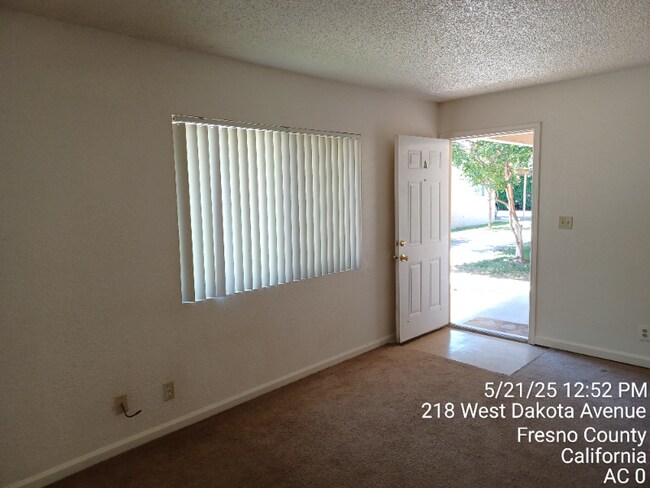212 W Dakota Ave unit 212-D, Fresno, CA 93705 - photo 4