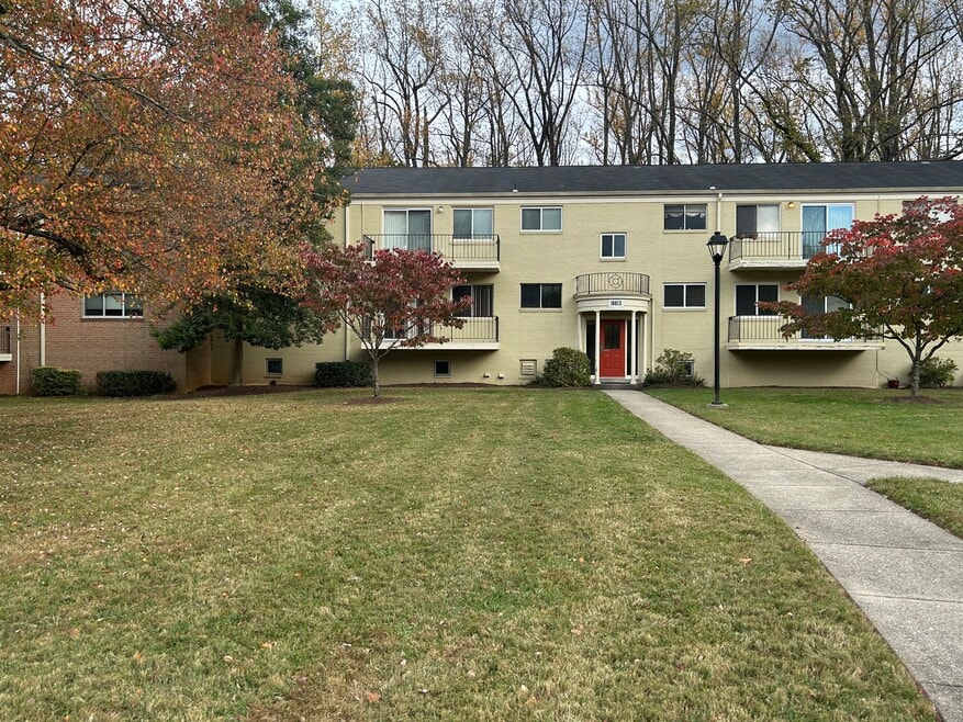 10613 Weymouth St 101, Bethesda, MD 20814 - photo 1