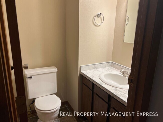 930 S Cleveland Ave, Sioux Falls, SD 57103 - photo 5