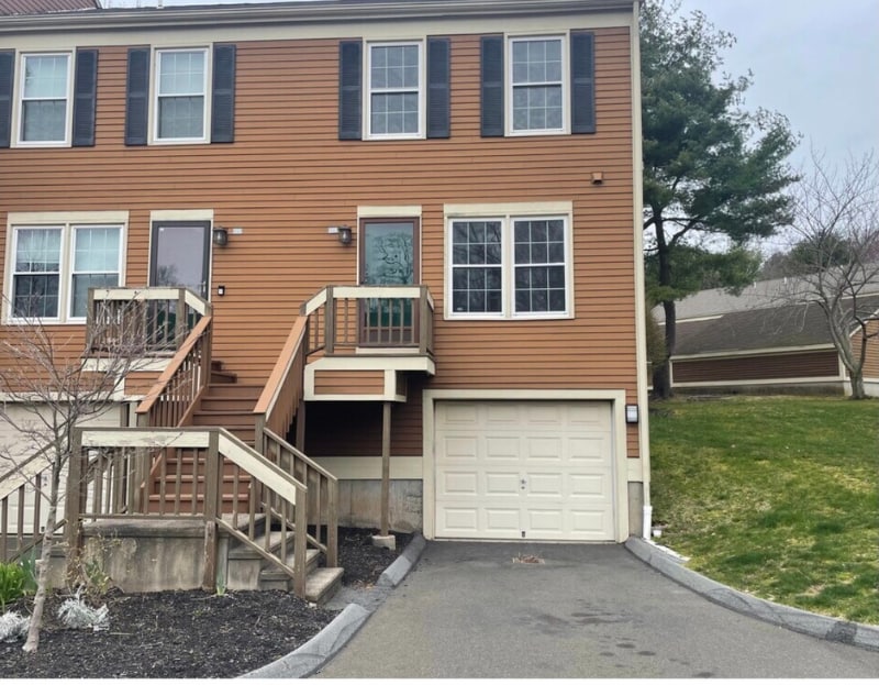 173 Foxbridge Village Rd, Branford, CT 06405 - photo 1