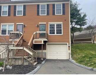 173 Foxbridge Village Rd, Branford, CT 06405