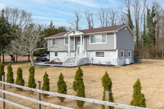 An abundance of split-level homes gives the Southard neighborhood a classic suburban look.