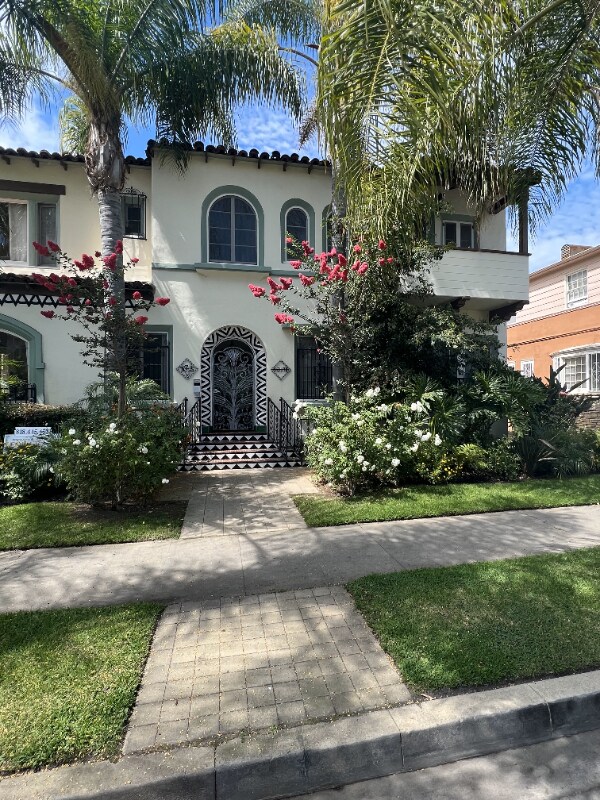 325 Cochran Ave Unit 203, Los Angeles, CA 90036