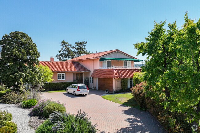Spanish-style home located in the residential area of Tazana.