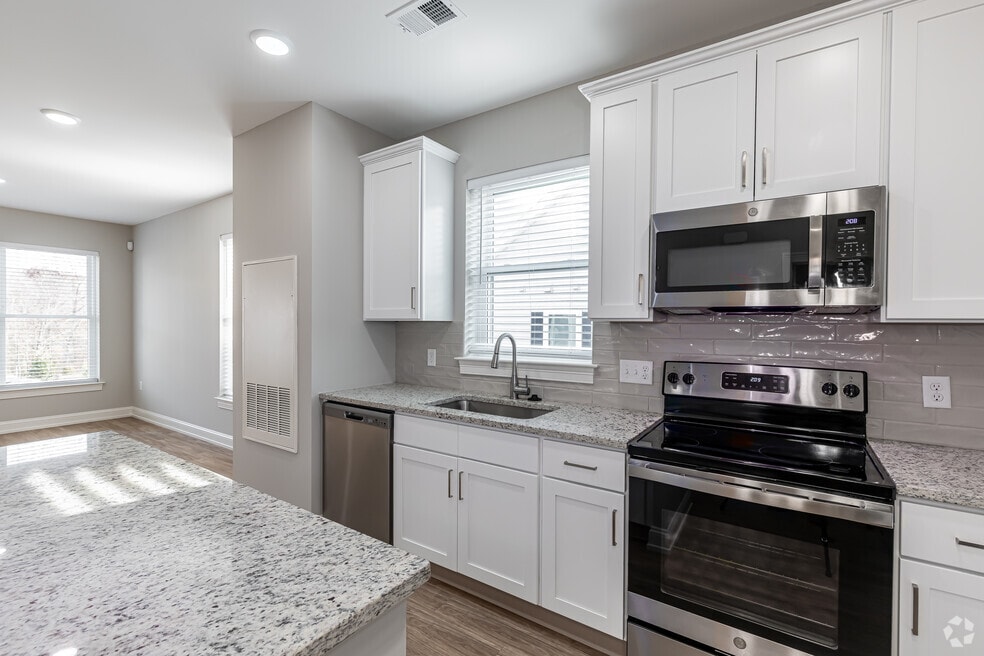 The Flats at Little Brook, Berlin, CT 06037 - photo 1