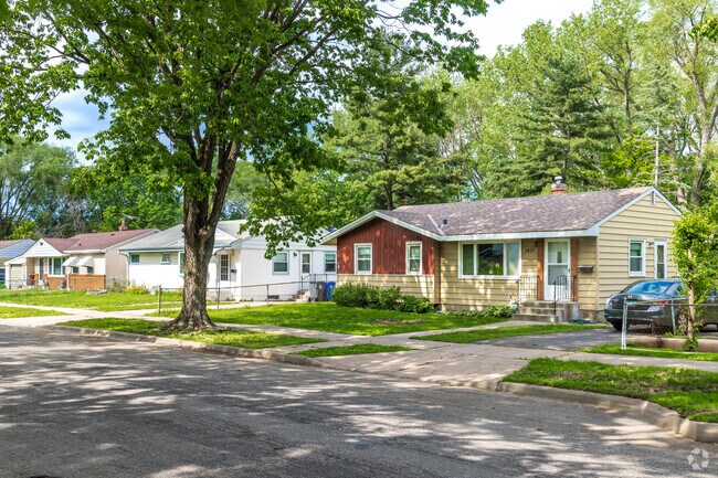 There is a selection of 1950's ranch-style homes in the Roosevelt-Phalen Center neighborhood.