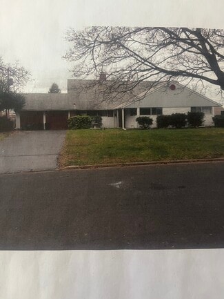 35 Red Berry Rd, Levittown, PA 19056