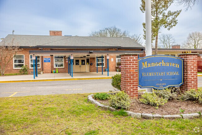 Front View of Manorhaven Elementary School in Port Washington.