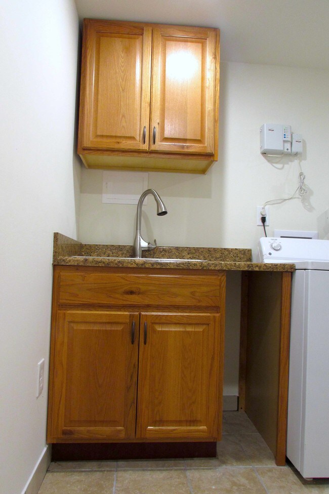 Kitchen sink/granite counters