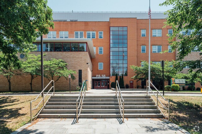 The student population is made up of 52% female students and 48% male students.