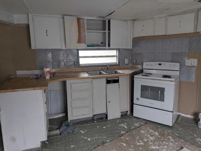 2504 SW Jefferson Ave, Lawton, OK 73505 - photo 6