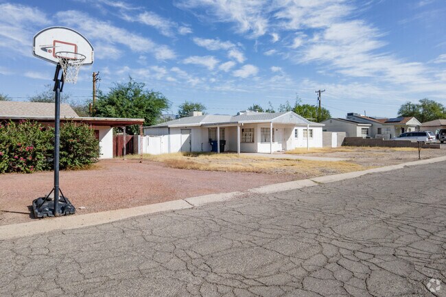 Pinecrest has a variety of homes.