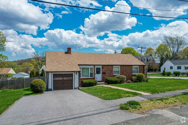 Other home styles in North Waltham include rambler homes.