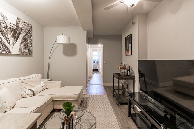 7531 N Seeley Ave, Chicago, IL 60645 - photo 3