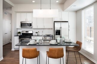 8001 33rd Ave S, Bloomington, MN 55425