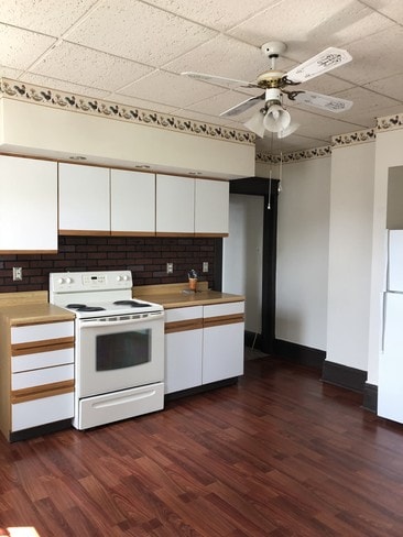 814 Marshall St unit 814 1-2, McMechen, WV 26040 - photo 2