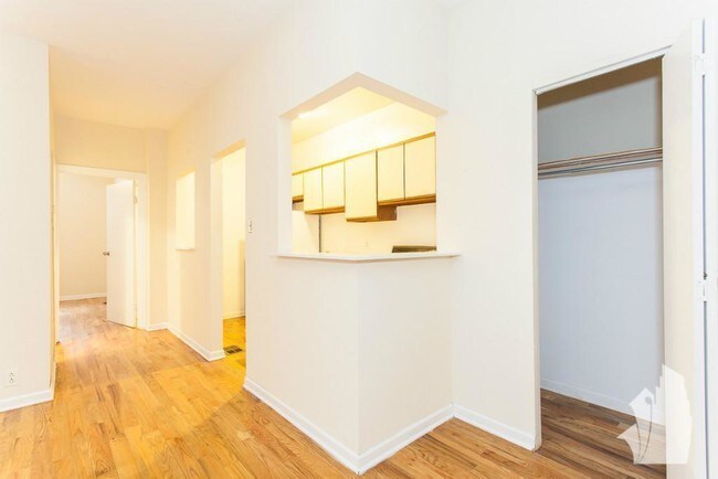 654 W Cornelia Ave unit 658-11, Chicago, IL 60657 - photo 4