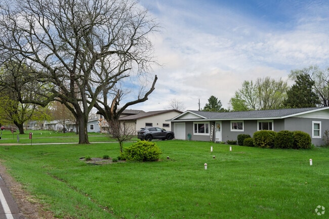 Ranch and split‑level homes offer affordable options across Brice Prairie.