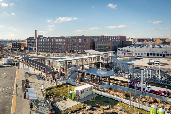 The MBTA Pawtucket/Central Falls train offers easy access to major cities from Pawtucket.
