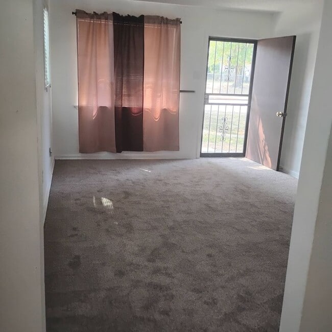 3436 W Horn Lake Rd, Memphis, TN 38109 - photo 4