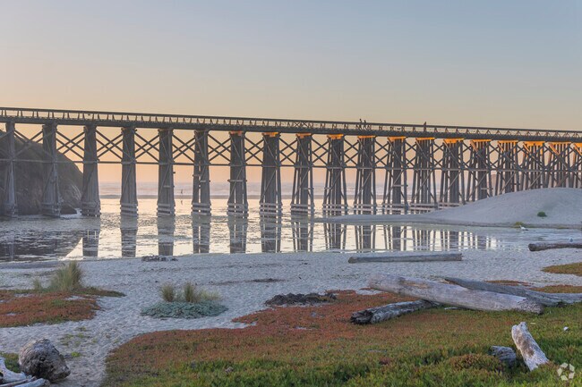 The Pudding Creek Trestle was made during the construction of the Ten Mile Railroad in 1915, which brought wood from a logging area 10 miles north down into Fort Bragg.
