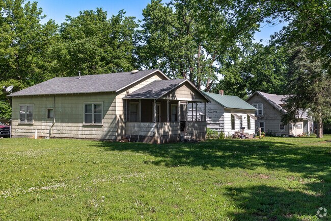 Craftsman designs are another popular home choice in Chanute.