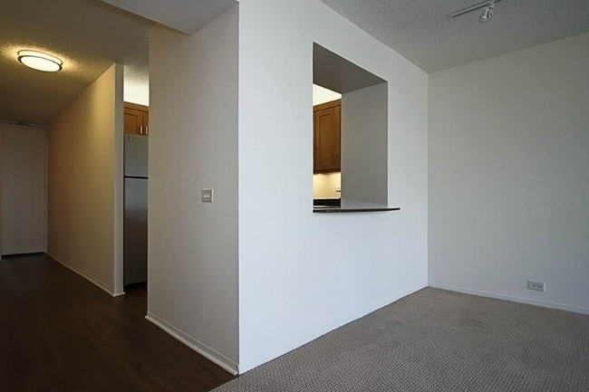 240 E Wacker Dr, Chicago, IL 60601 - photo 4